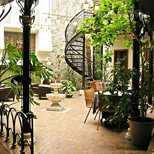 Boutique Mtiebi فندق تبليسي
